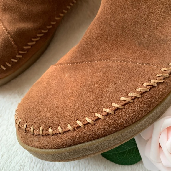 Toms Suede and Faux Fur Moccasin Pom Pom Boots - Picture 12 of 15
